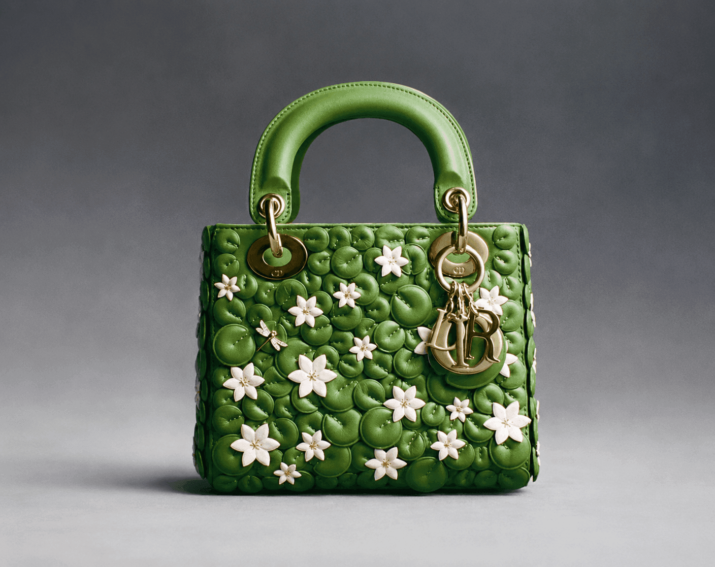 Водяные лилии и стрекозы: Dior представляет новую Lady Dior