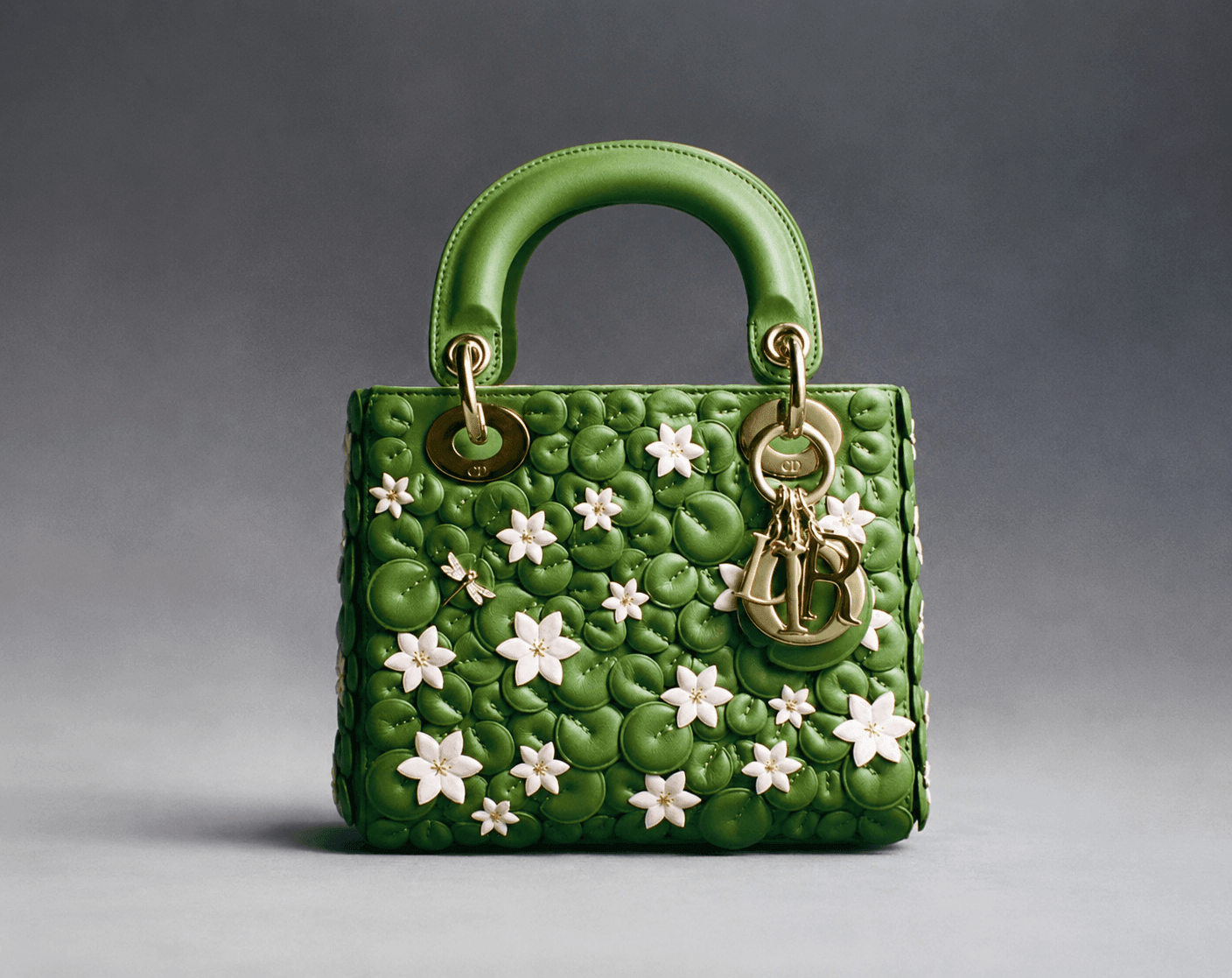 Водяные лилии и стрекозы: Dior представляет новую Lady Dior